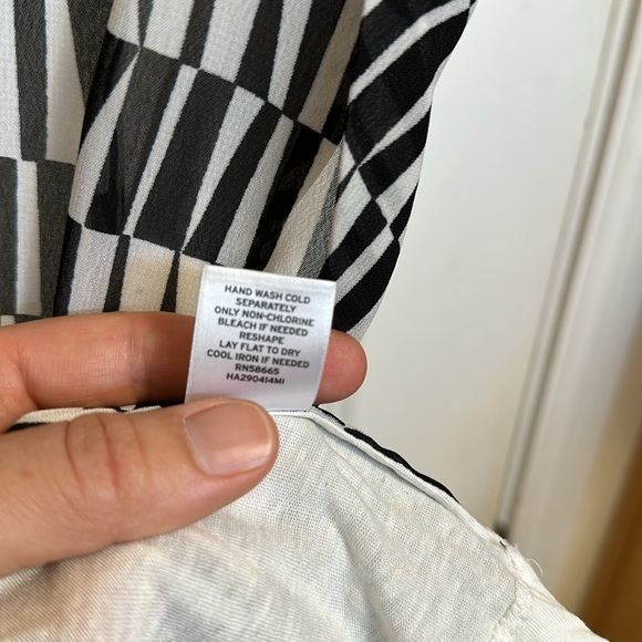Slightly sheer, black & white, geometric print top, S - Picture 8 of 9